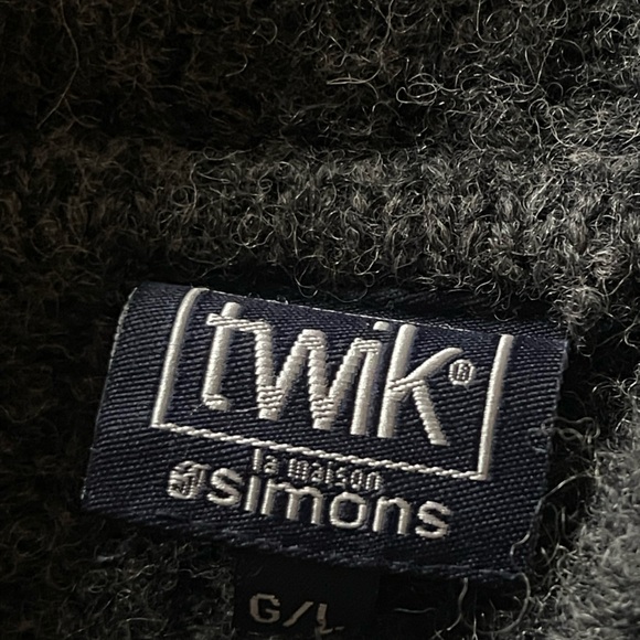 100% Wool Grey Cable Knit Sweater - Picture 4 of 5